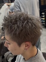 エラ(ELLA)&nbsp;スパイキーショート×ホワイトグレージュ