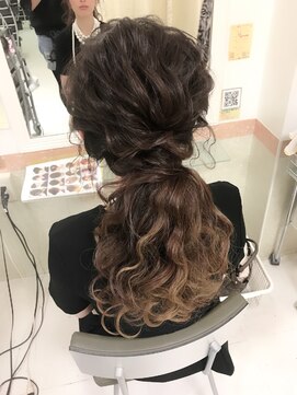 ブリエ(briller) TAKAKOstyle☆オシャレに決まる波ウェーブのポニーテール