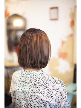 スリースリーナイン ヘアーアンドメイク(339 hair&make) 少し丸みのあるパッツンボブ