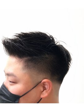 レオンOK メンズバーバースタイルスキンフェード風