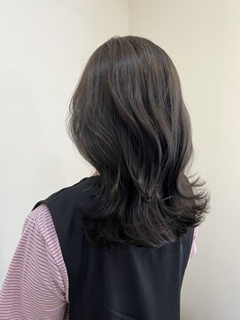 シェノン 西梅田(CHAINON) グレーベージュ/レイヤーロング/黒髪/前髪パーマ