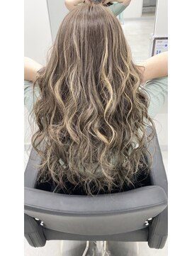 アオアクア バイ グルグル 小岩店(ao akua by GULGUL) レイヤーロング フォギーベージュ×ハイライトカラー 小岩