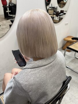 ドットハリス(.Hallis) ハイトーン/ホワイトカラー/ボブ/髪質改善