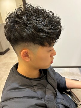 アナザーワールドココン(ANOTHER WORLD cocon) パーマ風フェードカット