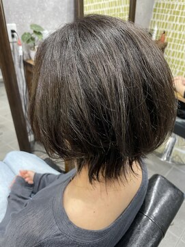 ルーツ(ROOTS) 前髪無し暗髪レイヤーボブ