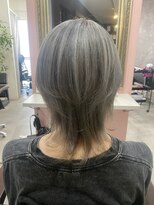 トゥーレアクア(Tule AQUA) ウルフショートカット シルバーカラー