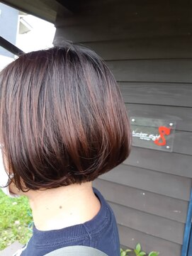 ナンバーエイト(number eight) 赤み消しカラー◎切りっぱなしうち巻きボブシースルーマッシュ