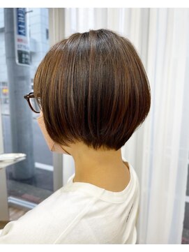 プラグ(Plug) ショートボブ似合わせカットブラウンカラー前髪あり