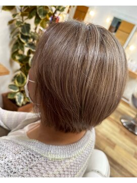 ヘアーゾーン ハチマルハチ 登戸駅前店(Hair Zone 808) ショートボブ