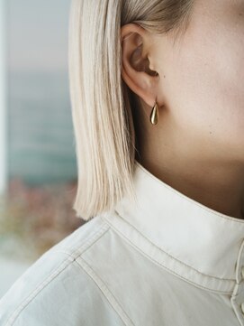 ニュイ(NUIT) トリプルカラーホワイトブロンド切りっぱなしミニボブ