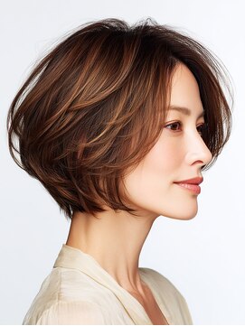 40代から似合う“品のある立体ショートボブ”