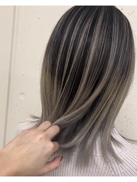 ソイア 春日井店(Soea) バレイヤージュ　　ホワイトグレーバレイヤージュ