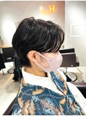 パーマでセンターパート×ハンサムショート女子【シン】