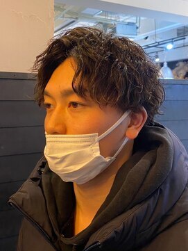 ディスイズバーバーサード(THIS IS BARBER 3rd) ツーブロック黒髪 ナチュラルツイストパーマ センターパート