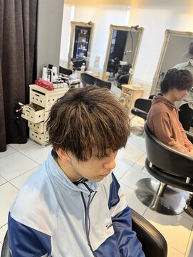 アイズ 海老名(AIZU) 金メッシュ　ソフトツイスト　ホワイトメッシュ　ウルフパーマ