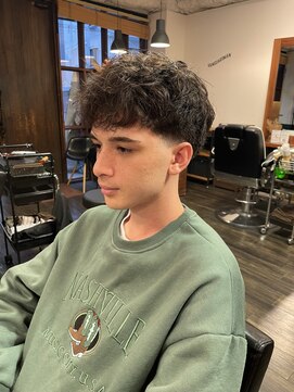 ヴァンガードマン 早稲田(vanguardman) 癖毛を活かしたテーパーフェードスタイル