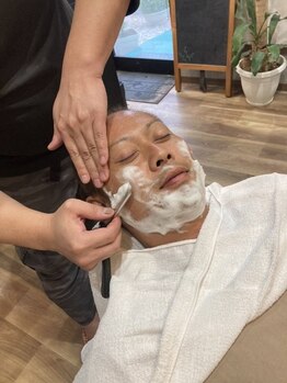 モテる男はひげや眉毛も抜かりなく！デザインもプロに任せて清潔感ある洗練された大人の男に[理容室]