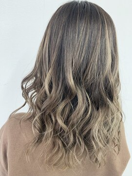 アオアクア バイ グルグル 小岩店(ao akua by GULGUL) グレーベージュ ミルクティーベージュグラデーションカラー 小岩