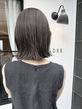 クロレ(CLORE) 切りっぱなしボブ グレージュ 外ハネボブ