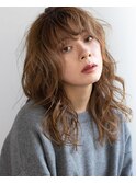ベージュをいかすミディアムレイヤー
