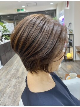 ミミトモリト 20代30代40代50代定番小顔ショートカット前髪白髪