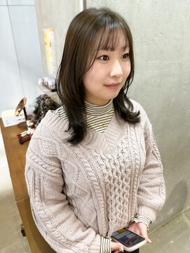 ミディアムレイヤーカット×オリーブベージュ