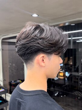 ニコ トウキョウ ロジック(nico TOKYO Logic) 刈り上げセンターパートテーパーフェードカットニュアンスパーマ