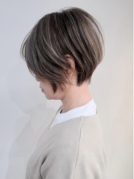 モリオ フロム ロンドン 成増店 【morio成増 セリザワ】くびれショート 白髪ぼかしハイライト