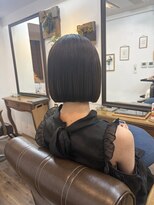 ヘアーサロン ラフリジー(Loufreasy)&nbsp;あごライン切りっぱなしボブ｜艶感ストレート