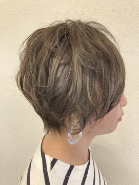 ナディアバイカリス(Nadia by charis) ショートボブ|丸みショート|前下がりショート