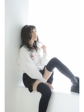 ミエル ヘア 新宿(miel hair) 〈mielhair新宿〉透明感アディクシーカラー　ふんわりセミディ