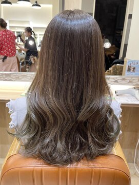 オリーブスバイネオリーブ(Olive's by neolive) ＊赤味を抑えた透明感抜群オリーブベージュ＊