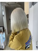 ホワイトブロンド切りっぱなしボブ髪質改善デザインカラー