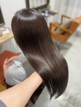 クオン(Kuon)の写真/髪に優しい酸性ストレートをご提供◇自然な仕上がりの縮毛矯正で毛先まで潤う艶髪に導きます♪