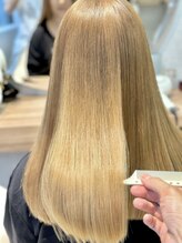 最新導入《トステア》で、うねり・広がりの根本ケア。