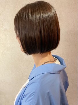 ビスクヘアデザイン(bisq hair design) ショートヘアー ブラウンカラー 前髪カット 顔まわり 韓国風