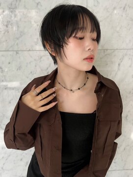 ユーフォリア 渋谷グランデ(Euphoria SHIBUYA GRANDE) 前下がりショート前髪長めハンサムショート黒髪ショート前髪あり