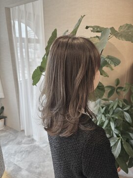 トゥーリ 大野城下大利店(tuuli) 30～50代向け 柔らかグレージュミディ