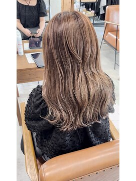 透明感たっぷりの明るめブラウンベージュ SON