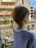 モーメント(moment)&nbsp;大人ショートケアブリーチベージュホワイト少人数サロン
