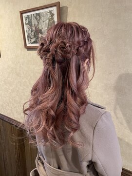 ディー エメ(D-aimer-) ふたつお花の編み込みハーフアップ　【ヘアセット】