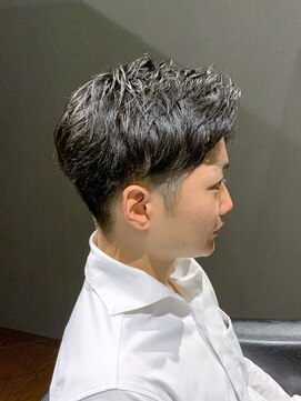 ビーダンディー(Bee dandy) ビジネスナチュラルショート ツーブロ かき上げセンターパート