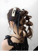 今年流行のツインのポニーテールヘアセット