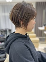 アンド ストーリーズ(&STORIES) 前髪あり耳掛け丸みくびれショートボブ20代30代40代50代(蘭)