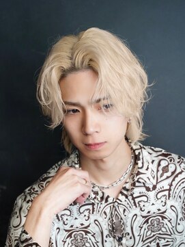 スキル(SKILL) ホワイトブロンド×センターパートウルフ