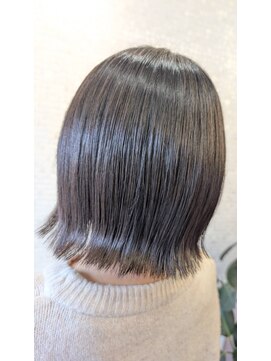 ラナンキュラス(Ranunculus) 切りっぱなしボブ