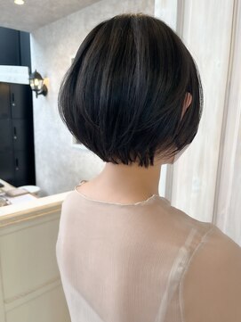 福山人気20代30代40代丸みショートボブ骨格補正艶カラー小顔