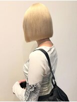 ロックス バイ マグ 松本(rocks BY MAG)&nbsp;ハイトーンホワイトブロンド×韓国風切りっぱなし小顔ボブ