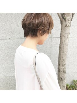 デフィー(DEFY) ショートのパーマスタイル