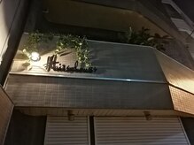 ヘアーサロン ハチプラス(Hairsalon 8+)の雰囲気（サロンの入り口です。皆様のご来店をお待ちしております。）